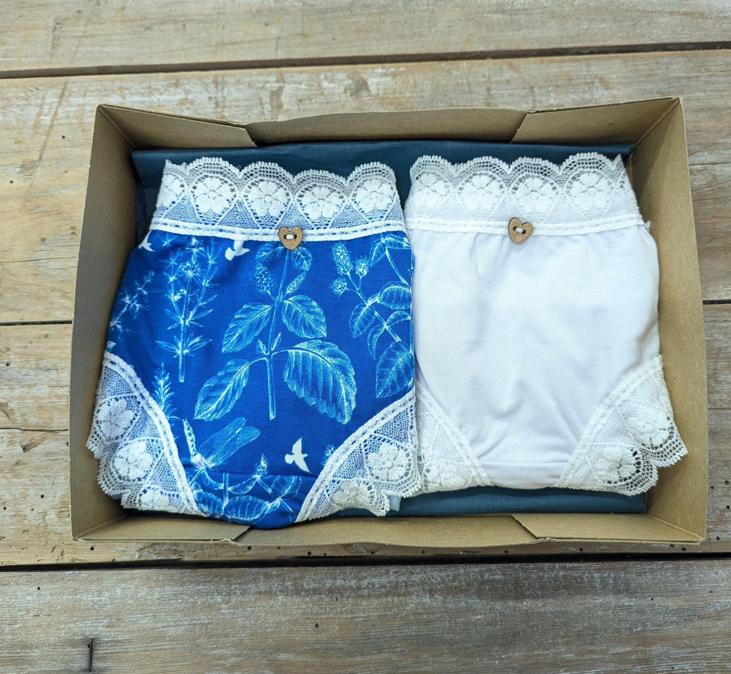 Knickerboxes 2 Pack Bamboo Knicker With Lace Giftbox - Lotties Eco